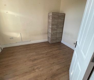 Room in a Shared House, Rancliff Road, E6 - Photo 3