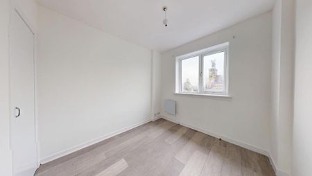 3 bedroom flat to rent - Photo 4