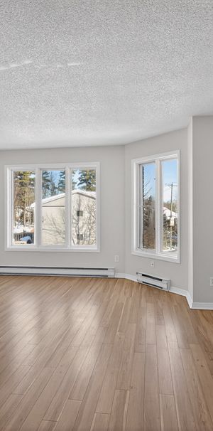 BEAU GRAND CONDO TRÉS TRANQUILLE 1300 PC - Photo 1