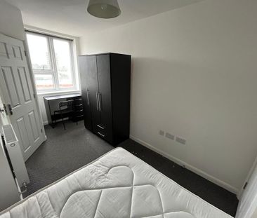 1 bedroom in a flat share to rent - Photo 1