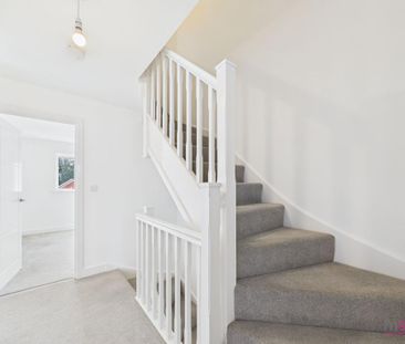 4 bedroom semi-detached house to rent - Photo 2