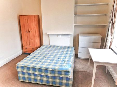 4 bedroom terraced house to rent - Photo 3