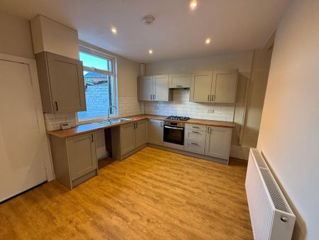 2 bedroom terraced house to rent - Photo 4