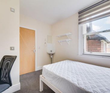 4 bedroom flat to rent - Photo 5