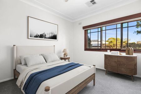 Spacious Family Entertainer with Cottage Charm and Premium Comfort - Photo 3