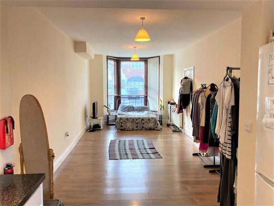 Studio to rent - Photo 1