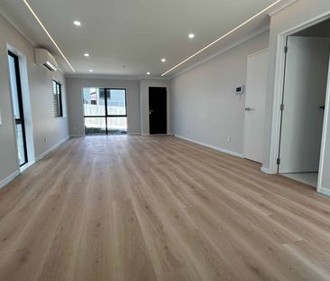 Beautiful Modern Family Home in a Prime Howick Location - Photo 4