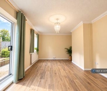 3 bedroom semi-detached house to rent - Photo 1