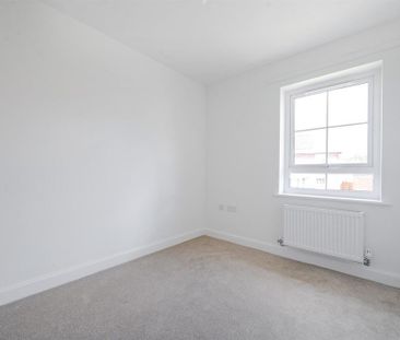 2 bedroom semi-detached house to rent - Photo 6