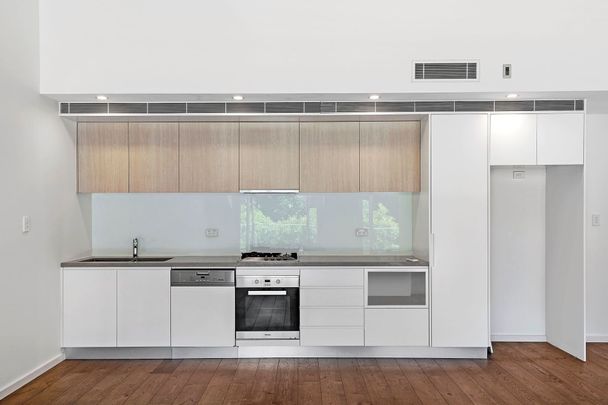 Modern Two Bedroom Apartment With Parking In Boutique Block - Photo 1