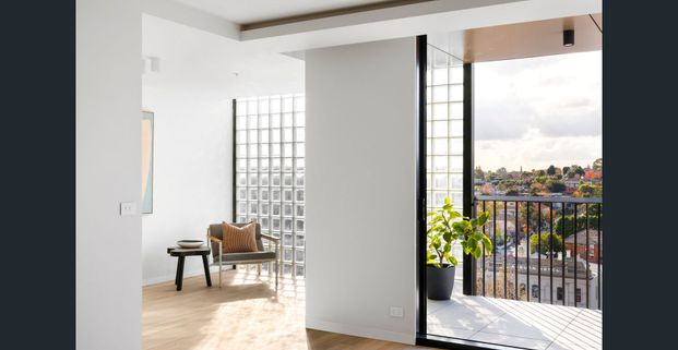 The award winning penthouse, is one not to be missed. - Photo 1