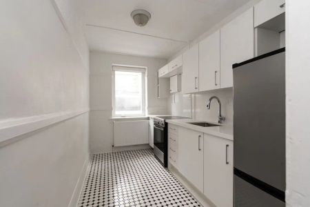 100 Vaughan Road — 1 Bedroom - unit 4 - Photo 3