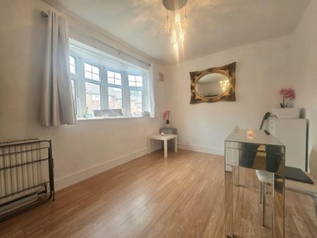 3 bedroom terraced house to rent - Photo 4