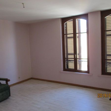 VOUZIERS, un appartement de type F2 au 2ème étage - Photo 4