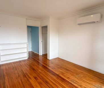 Two-bedroom unit with garage in Kohimarama - moments from the beach - Photo 2