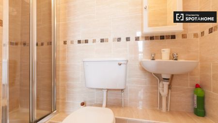 Practical studio flat to rent in Rathgar, Dublin - Photo 4