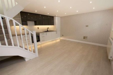 High Street, Witney, Oxfordshire, OX28 - Photo 4