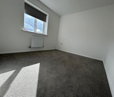 3 bedroom detached house to rent - Photo 4