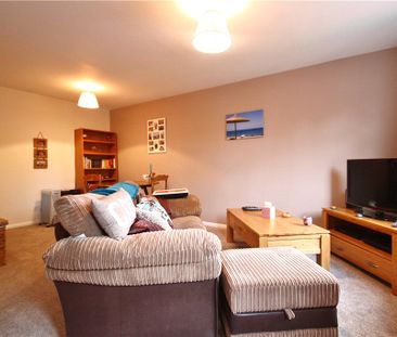 Torridon Close, Woking, Surrey, GU21 3DB - Photo 2