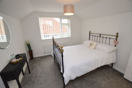 3 Bedroom Semi-Detached Dormer Bungalow - Photo 4