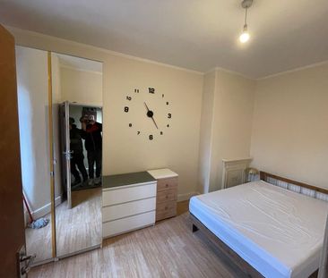 Room in a Shared House, St Ives Road, M14 - Photo 1