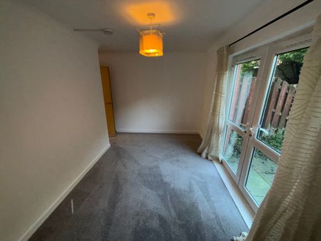 Whitehill Court, Glasgow, G31 2BA - Photo 3