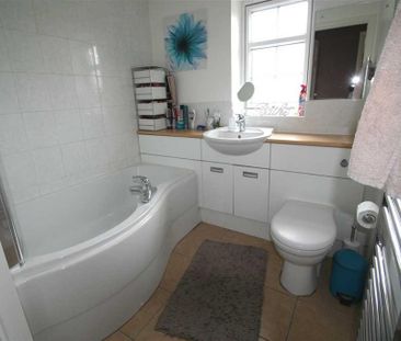 2 bedroom property to rent - Photo 4