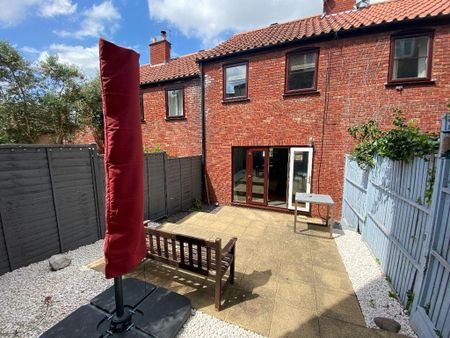 2 bedroom terraced house to rent - Photo 4