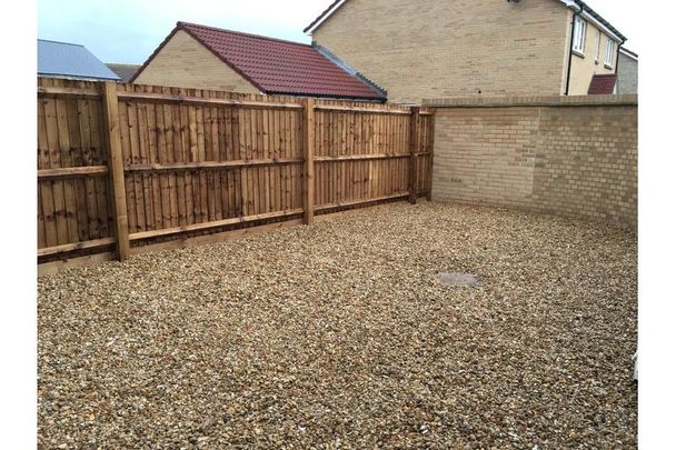 2 bedroom end of terrace house to rent - Photo 1