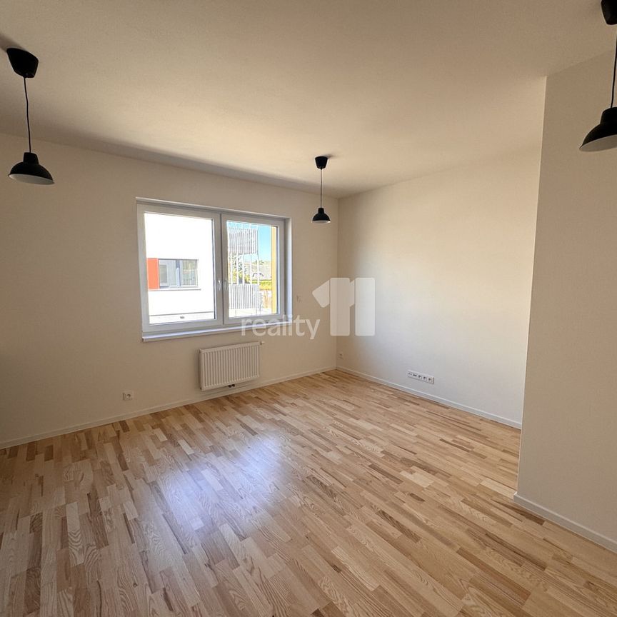 Pronájem bytu 1+kk 34 m² - Fotografie 1