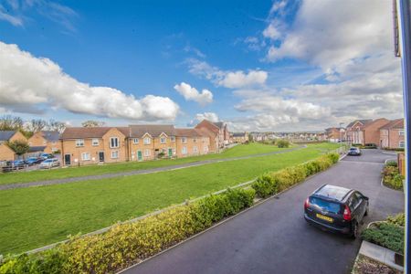 3 bed House - End Terrace To Let - Photo 4