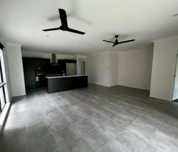 STUNNING FAMILY HOME WITH LAKESIDE LIVING! - Photo 1