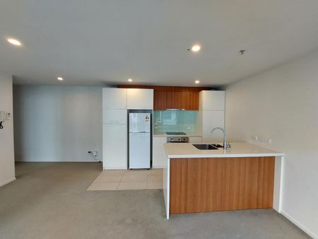 2 LARGE Bedroom unit @ Dockside include a secure carpark. - Photo 4