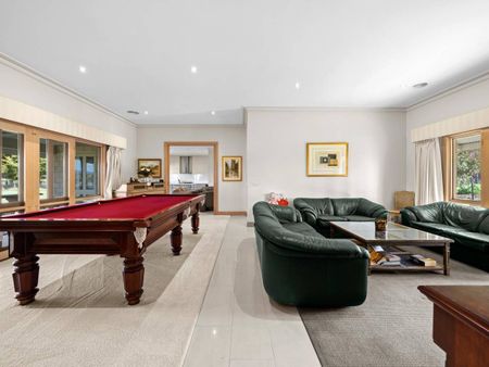 Luxurious Fully Furnished 4-Bedroom Home with Stunning Country Surroundings. - Photo 4