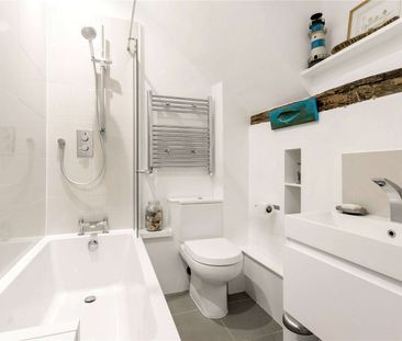 A charming two bedroom cottage with patio garden - Photo 1