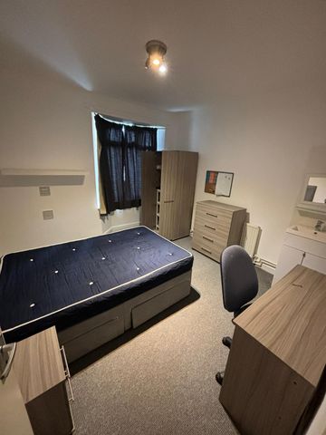 8 SCHOOL TERRACE - Photo 2