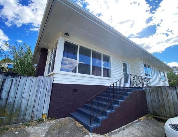 4 Bedroom Mount Roskill - Photo 1