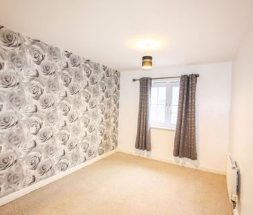 3 bed Town House - To Let - Photo 3