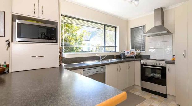 Lock and Leave - Photo 1