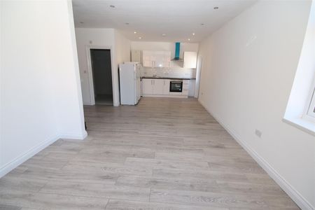 1 bedroom Flat to let - Photo 2