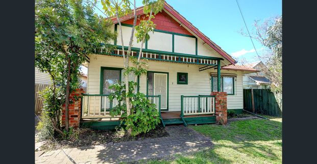 IMMACULATE 2 BEDROOM UNIT WITHIN WALKING DISTANCE TO DENNIS TRAIN STATION! - Photo 1