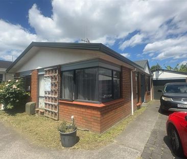 Spacious open plan kitchen/ dining/ living, Three bedrooms, 1 bathr... - Photo 1