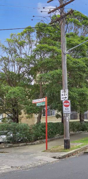 SPACIOUS AND MODERN TWO BEDROOM APARTMENT WITH STUNNING HARBOUR VIEWS AND BALCONY - Photo 1