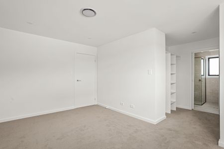 BRAND NEW 4 BEDROOM TOWNHOUSES - Photo 3