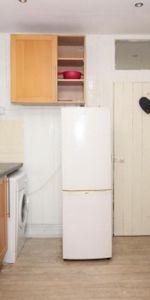 3 bedroom flat to rent - Photo 3