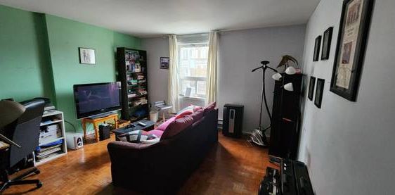 Queen st w Roncesvalles,3rd flr,FEB1,1br,den,Deck,$1775+utils - Photo 2