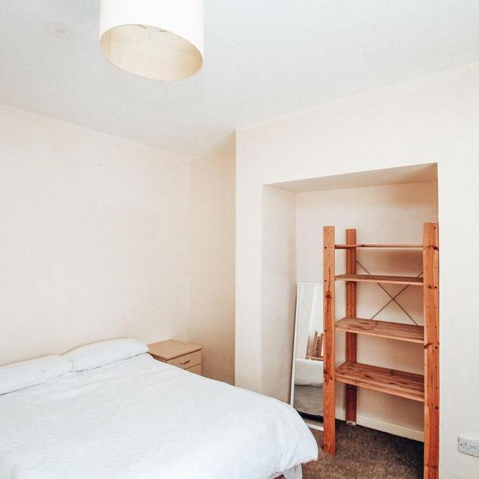 5 bedroom private hall to rent - Photo 1