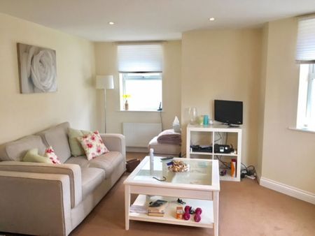 TOWN CENTRE ONE BED WITH PARKING (P06185) - Photo 2