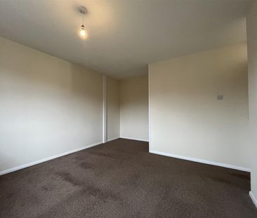 Challacombe, Furzton, Milton Keynes, MK4 - Photo 3