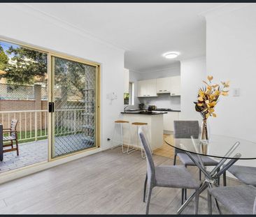 3 bedroom ground floor apartment , large area with huge backyard - Photo 2